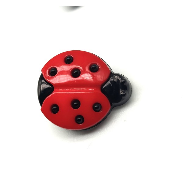 Botón con forma de mariquita roja