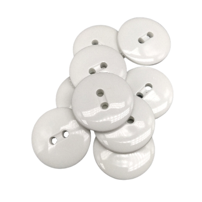 Bottoni bianchi, due fori