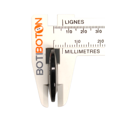 Boutons blancs, deux trous